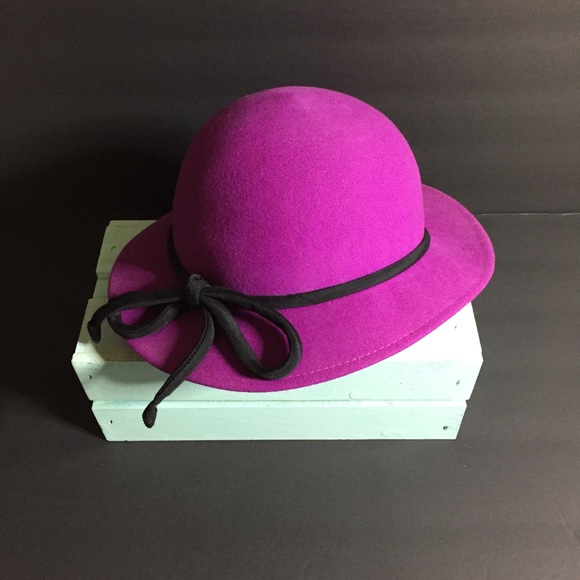 Liz Claiborne Accessories - Liz Claiborne 100% Wool Hat